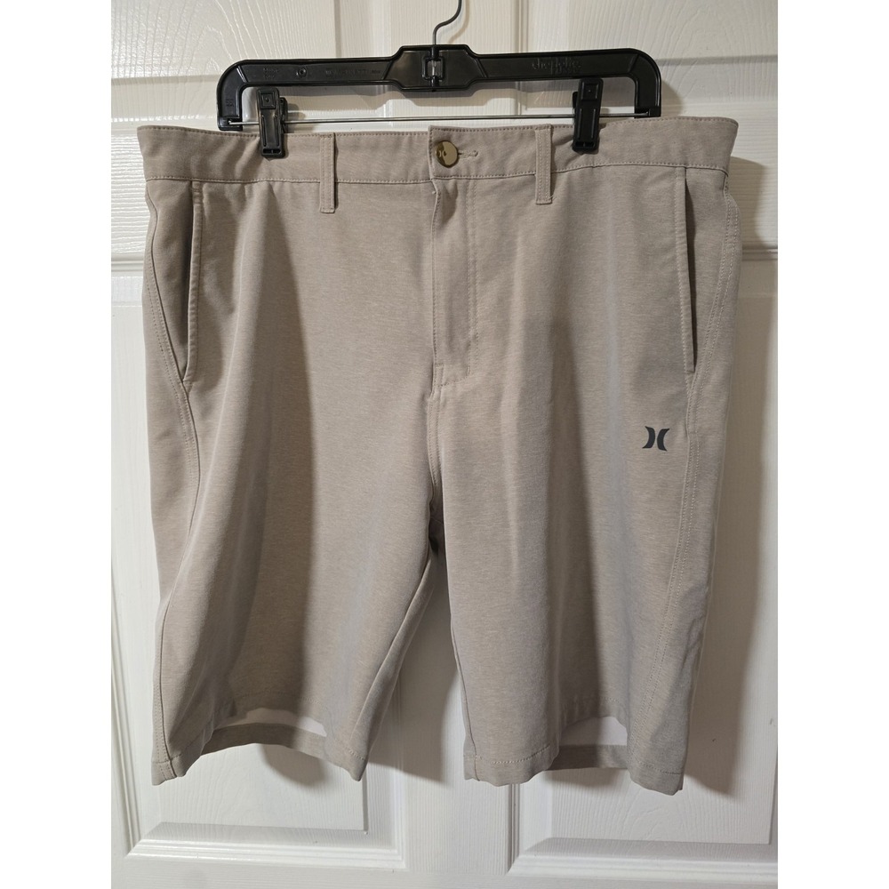 Hurley Men's Hybrid Walk Shorts in Sand Size 36. 9" Length